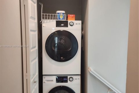 Condo in Doral, Florida, 3 bedrooms  № 2031318 - photo 17