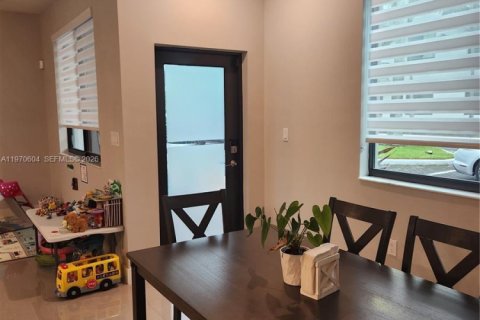 Condo in Doral, Florida, 3 bedrooms  № 2031318 - photo 11