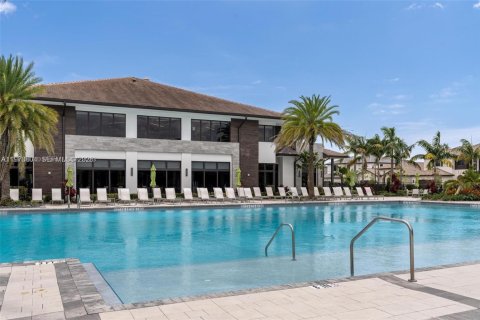 Condo in Doral, Florida, 3 bedrooms  № 2031318 - photo 19