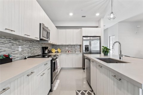 Condo in Doral, Florida, 3 bedrooms  № 2031318 - photo 4