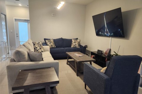 Condo in Doral, Florida, 3 bedrooms  № 2031318 - photo 9
