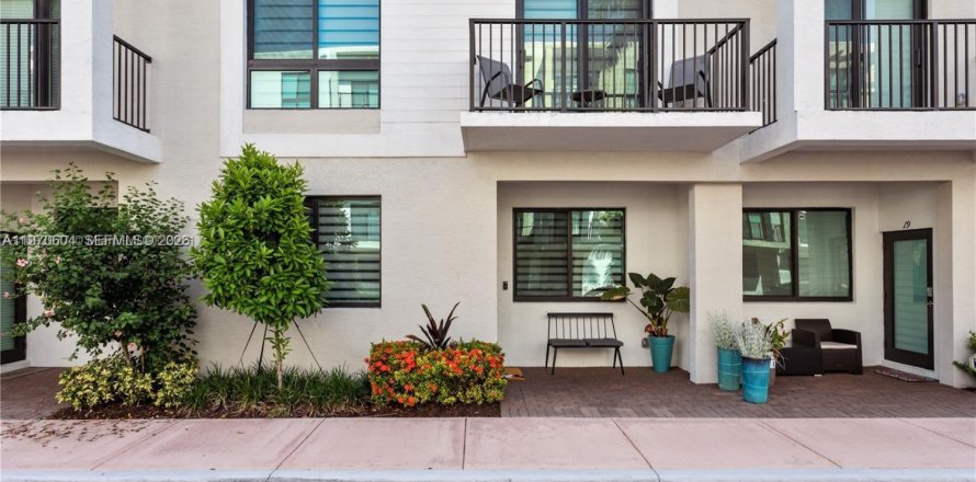 Condo in Doral, Florida, 3 bedrooms  № 2031318