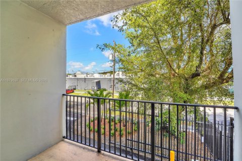 Copropriété à louer à Miami, Floride: 2 chambres, 88.16 m2 № 2046875 - photo 13