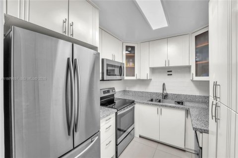 Copropriété à louer à Miami, Floride: 2 chambres, 88.16 m2 № 2046875 - photo 11