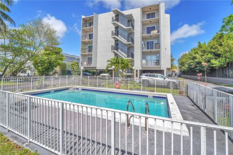 Copropriété à louer à Miami, Floride: 2 chambres, 88.16 m2 № 2046875 - photo 2