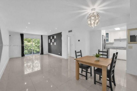 Copropriété à louer à Miami, Floride: 2 chambres, 88.16 m2 № 2046875 - photo 5