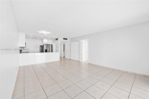 Condo in North Miami Beach, Florida, 1 bedroom  № 2055372 - photo 8