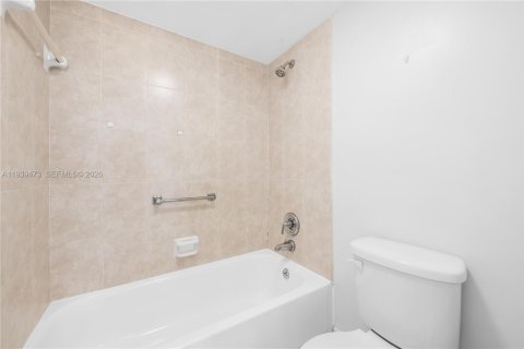 Condo in North Miami Beach, Florida, 1 bedroom  № 2055372 - photo 15