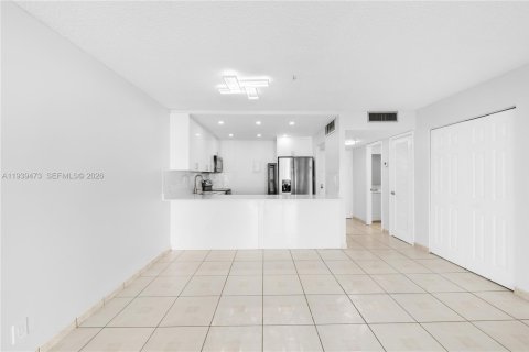 Condo in North Miami Beach, Florida, 1 bedroom  № 2055372 - photo 4