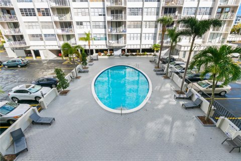 Condo in North Miami Beach, Florida, 1 bedroom  № 2055372 - photo 19