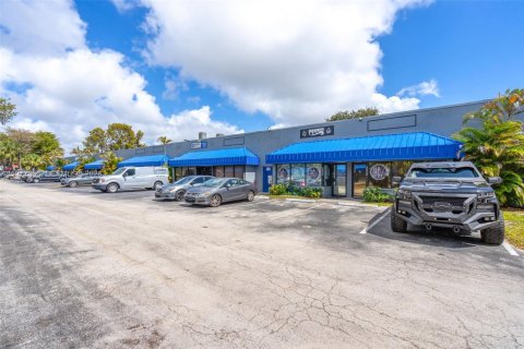Commercial property in Lauderhill, Florida № 2041672 - photo 28