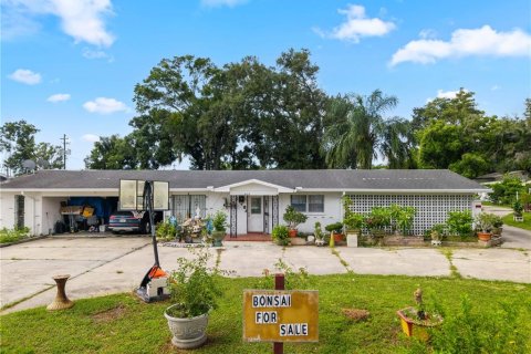 Immobilier commercial à Tampa, Floride 6 chambres, 227.61 m2 № 2312804