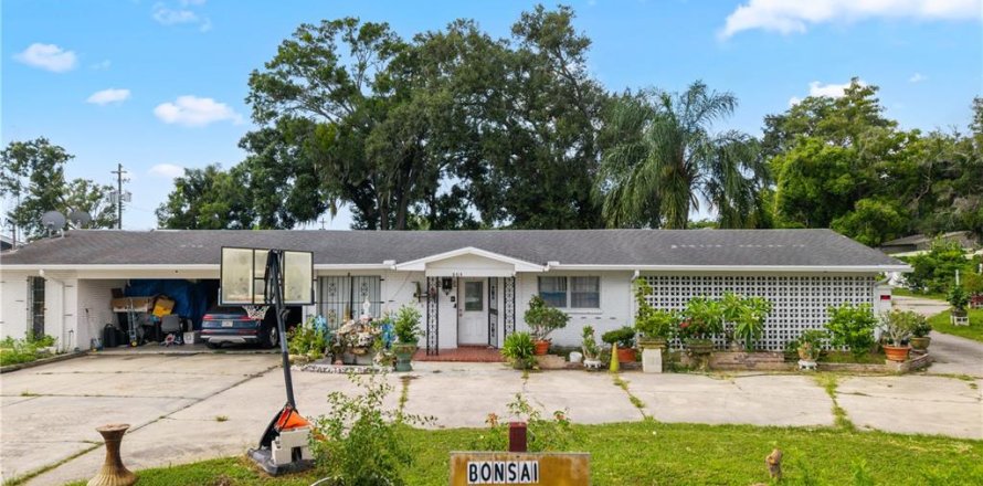 Immobilier commercial à Tampa, Floride 6 chambres, 227.61 m2 № 2312804