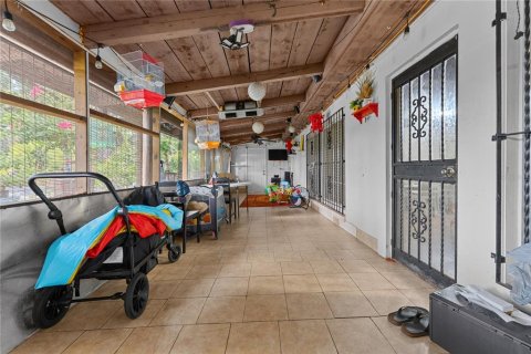 Immobilier commercial à vendre à Tampa, Floride: 6 chambres, 227.61 m2 № 2312804 - photo 6