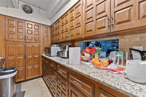 Immobilier commercial à vendre à Tampa, Floride: 6 chambres, 227.61 m2 № 2312804 - photo 21