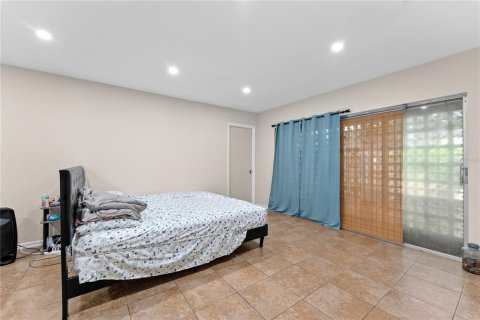 Immobilier commercial à vendre à Tampa, Floride: 6 chambres, 227.61 m2 № 2312804 - photo 15