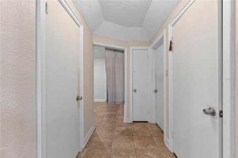 Immobilier commercial à vendre à Tampa, Floride: 6 chambres, 227.61 m2 № 2312804 - photo 14