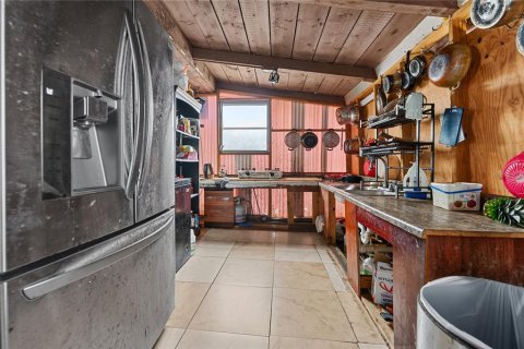 Immobilier commercial à vendre à Tampa, Floride: 6 chambres, 227.61 m2 № 2312804 - photo 10