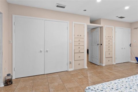 Immobilier commercial à vendre à Tampa, Floride: 6 chambres, 227.61 m2 № 2312804 - photo 9