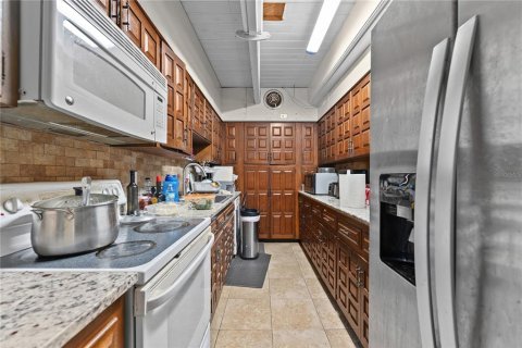 Immobilier commercial à vendre à Tampa, Floride: 6 chambres, 227.61 m2 № 2312804 - photo 11
