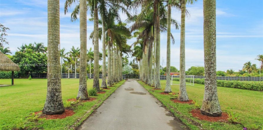 Propiedad comercial en Miami, Florida № 1702031