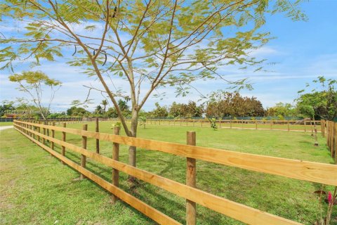 Propiedad comercial en venta en Miami, Florida № 1702031 - foto 17