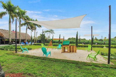 Propiedad comercial en venta en Miami, Florida № 1702031 - foto 16