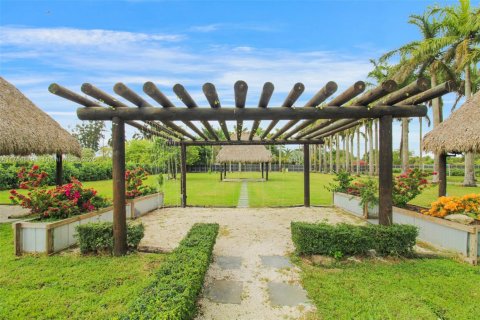 Propiedad comercial en venta en Miami, Florida № 1702031 - foto 10
