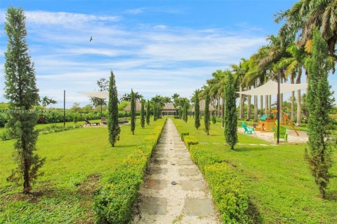 Propiedad comercial en venta en Miami, Florida № 1702031 - foto 3