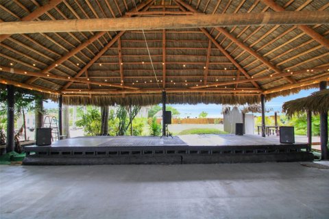Propiedad comercial en venta en Miami, Florida № 1702031 - foto 19