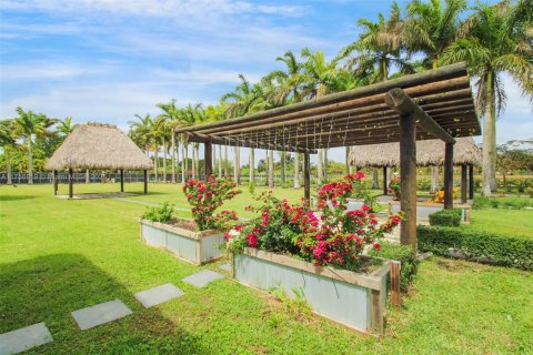 Propiedad comercial en venta en Miami, Florida № 1702031 - foto 12