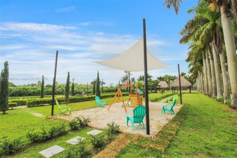 Propiedad comercial en venta en Miami, Florida № 1702031 - foto 6