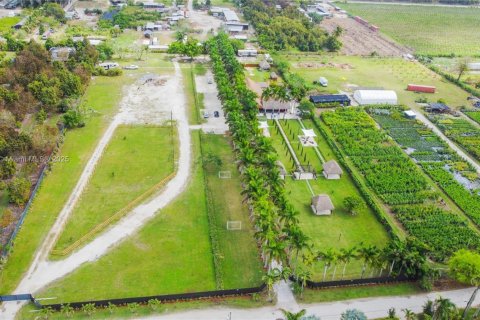 Propiedad comercial en venta en Miami, Florida № 1702031 - foto 30