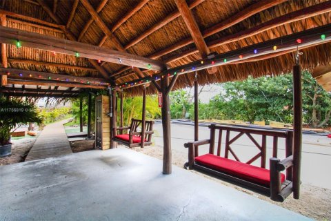 Propiedad comercial en venta en Miami, Florida № 1702031 - foto 23
