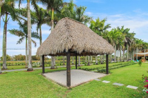 Propiedad comercial en venta en Miami, Florida № 1702031 - foto 14