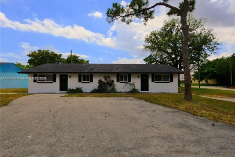 Villa ou maison à Lake Worth, Floride 2 chambres, 468.23 m2 № 1997488