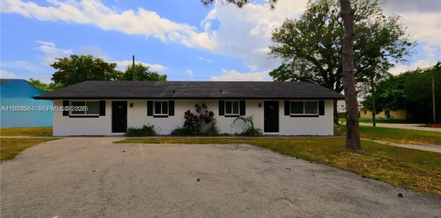 Villa ou maison à Lake Worth, Floride 2 chambres, 468.23 m2 № 1997488