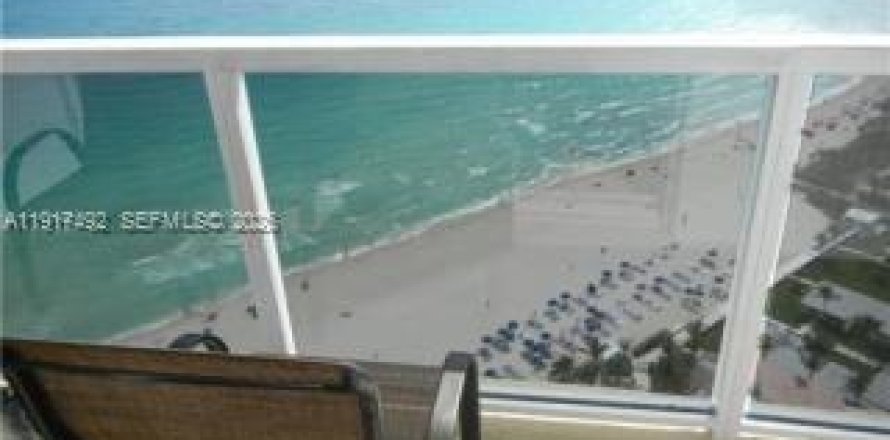 Studio in the Condo in Sunny Isles Beach, Florida  № 1982852