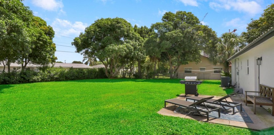 House in Lake Park, Florida 3 bedrooms, 110.46 sq.m. № 1093465