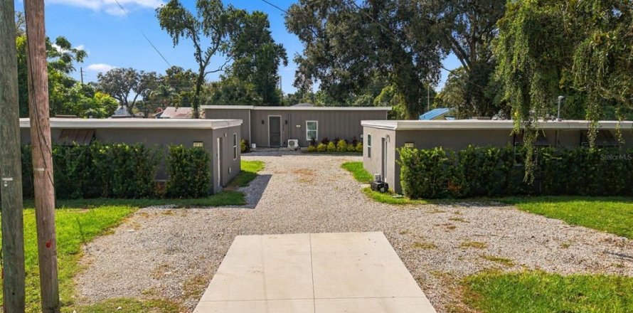 Commercial property in Orlando, Florida 10 bedrooms, 283.26 sq.m. № 2396970