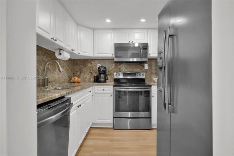 Copropriété à vendre à Miami Beach, Floride: 1 chambre, 87.61 m2 № 2048414 - photo 13