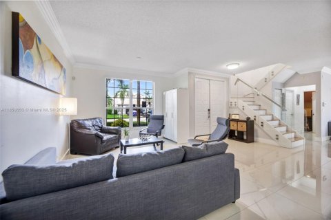 House in Miramar, Florida 4 bedrooms, 245.17 sq.m. № 2026523 - photo 12