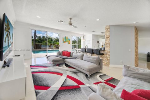 House in Miramar, Florida 4 bedrooms, 245.17 sq.m. № 2026523 - photo 19