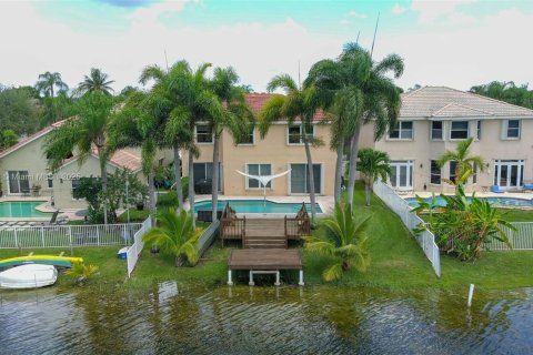 House in Miramar, Florida 4 bedrooms, 245.17 sq.m. № 2026523 - photo 10
