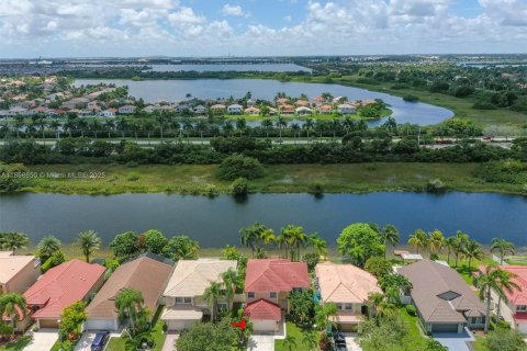 House in Miramar, Florida 4 bedrooms, 245.17 sq.m. № 2026523 - photo 6