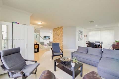 House in Miramar, Florida 4 bedrooms, 245.17 sq.m. № 2026523 - photo 14