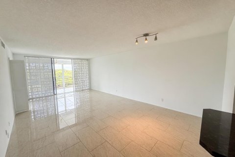 Copropriété à vendre à Pompano Beach, Floride: 2 chambres, 98.85 m2 № 2146285 - photo 8