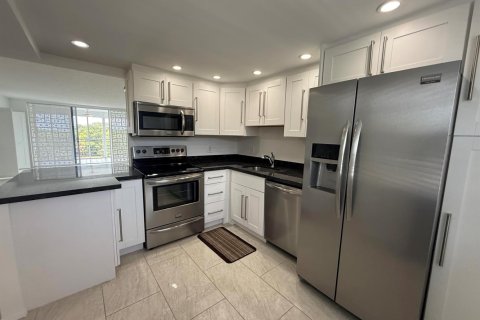 Copropriété à vendre à Pompano Beach, Floride: 2 chambres, 98.85 m2 № 2146285 - photo 2