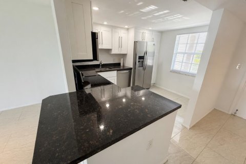 Copropriété à vendre à Pompano Beach, Floride: 2 chambres, 98.85 m2 № 2146285 - photo 4