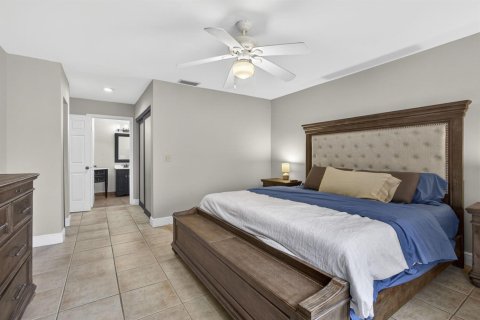 House in Wellington, Florida 3 bedrooms, 131.83 sq.m. № 2177499 - photo 13